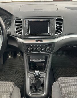 Volkswagen Sharan 12/2016, dovezené, mizne voda - 10