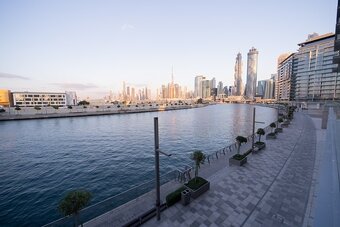 🌊 Canal Front Residences – Intímne bývanie pri Dubajskom vo - 10