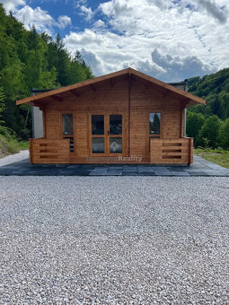 Zrub  s pozemkom v Slovinkách,  lesy, v zime sneh - 10