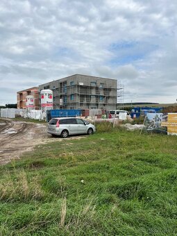 Investičná príležitosť 15 km od továrne na batéri - 10