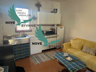 Dom s troma apartmánmi blízko mora v Chorvátsku - 10