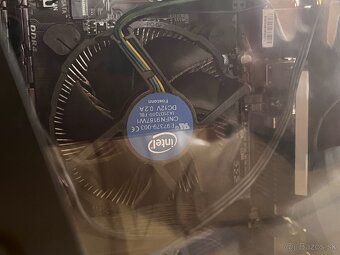 Počítač značky Aorus - 10