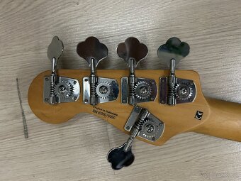 Basa Squier Precision Bass - 10