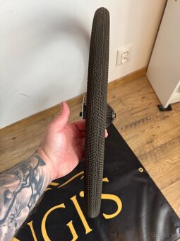 gravel kolesa dt swiss - 10