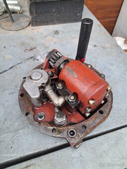 ROZPREDAM TRAKTOR ZETOR 7340TURBO V PREVEDENI JOHN DEERE - 10