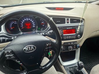 Kia Ceed 1.6 GDI 99kw Benzín 2014 Exclusive - 10
