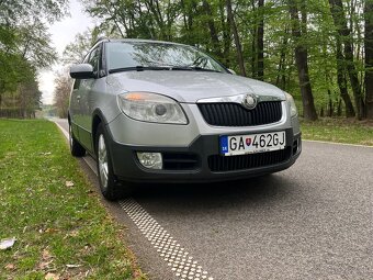 Skoda Roomster Scout - 10