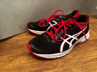 Predám viac kusov asics veľkosť 45 - 10