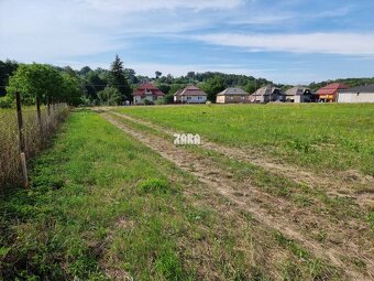 Priestranný stavebný pozemok 773 m² v obci Svinica, Košice - - 10