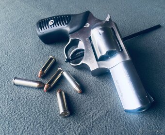 Revolver Ruger 3” .357 Magnum - 10
