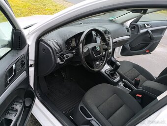 ŠKODA OCTAVIA COMBI 2.0 TDi 103KW CR FAMILY XENON NAVI ŤAŽNÉ - 10
