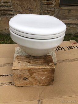 ZÁVESNÉ WC CERSANIT - 10