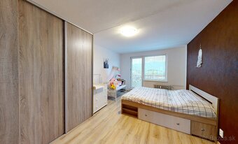Priestranný zariadený 2 izb.byt s balkónom ZÁPAD - 10