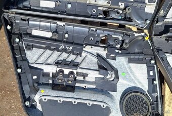 Predám sedadlá, tapacíry a interiér na ALFA ROMEO 159. - 10