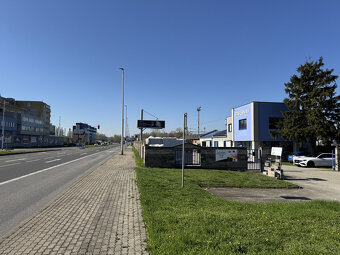 Prenájom areálu 4564m² s priamym vjazdom od ulice Panónská c - 10