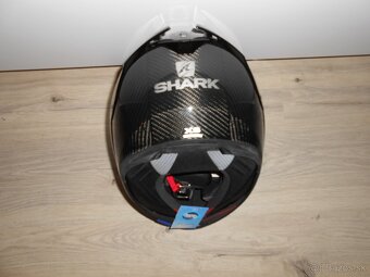 Predam krasnu novu karbonovu moto prilbu znacky SHARK SPARTA - 10