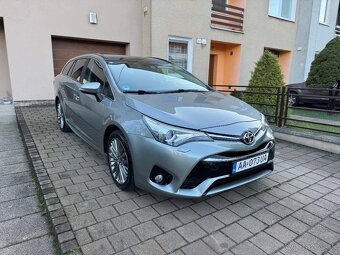 Toyota Avensis Combi 1.8i Valvematic - 10