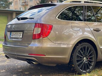 Škoda Superb kombi 3.6 fsi VR6 4x4 - 10