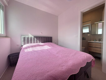 Chorvátsko-Trojizbový apartmán s veľkou terasou blízko pláže - 10