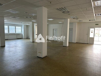Na prenájom vykurovaný sklad s výmerou 8.600 m2 s administra - 10