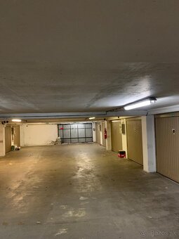 Predám podzemnú garáž s bránou - vykurovanú - 10