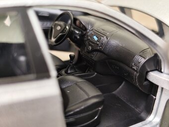 Predám tento Kovový model.Hyundai i30 - 10
