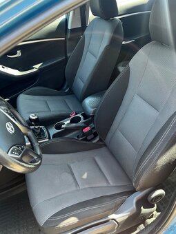 Hyundai i30 1.6i - 10
