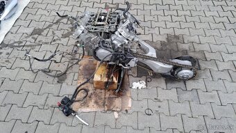 Honda VFR 800 '06 na náhradné diely - 10