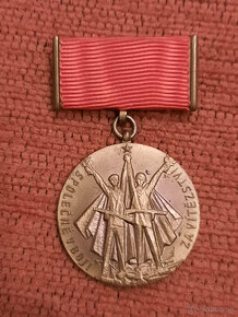 Medaile, vyznamenania ČSSR - 10