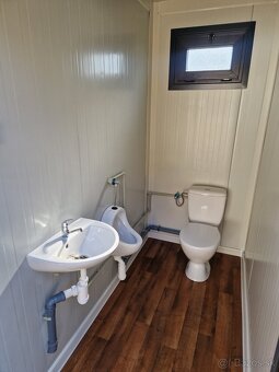 Sanitární kontajner o rozměru 2,4 x 2,4 m - 10