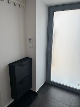 Prenajmem priestranný 2-izbový byt s parkovacím miestom - 10