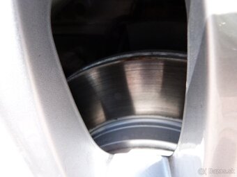 Toyota Corolla sedan 1,8i 72kW HEV automat - 10
