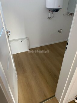 Štýlová novostavba 3-izbového bytu s terasou v obci Banka, l - 10