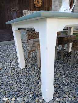 Masívny jedálenský stôl - 10