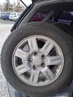 Kia Carens 2.0 LX - 10