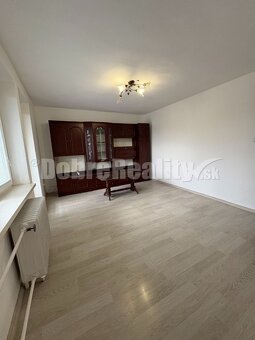 NA PREDAJ 3 IZBOVÝ BYT S VLASTNOU PREDZÁHRADKOU - 10