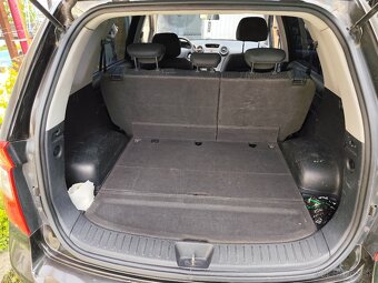 Kia Carens - 10