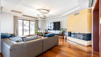 6 IZB. DOM NA PEREŠI S JAZIERKOM A NÁDHERNOU ZÁHRADOU - 10