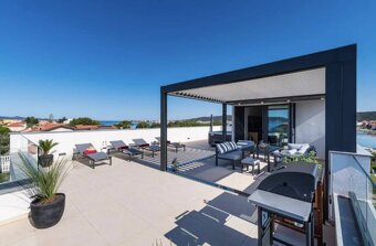 PREDAJ - Komfortný zariadený penthouse - SUKOŠAN - 10