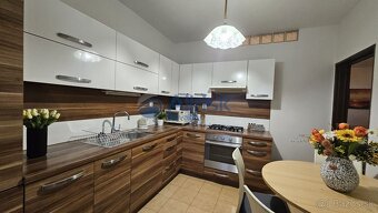 REZERVOVANÉ -PEKNÝ 3 IZBOVÝ BYT VO VYNIKAJÚCEJ LOKALITE NA W - 10