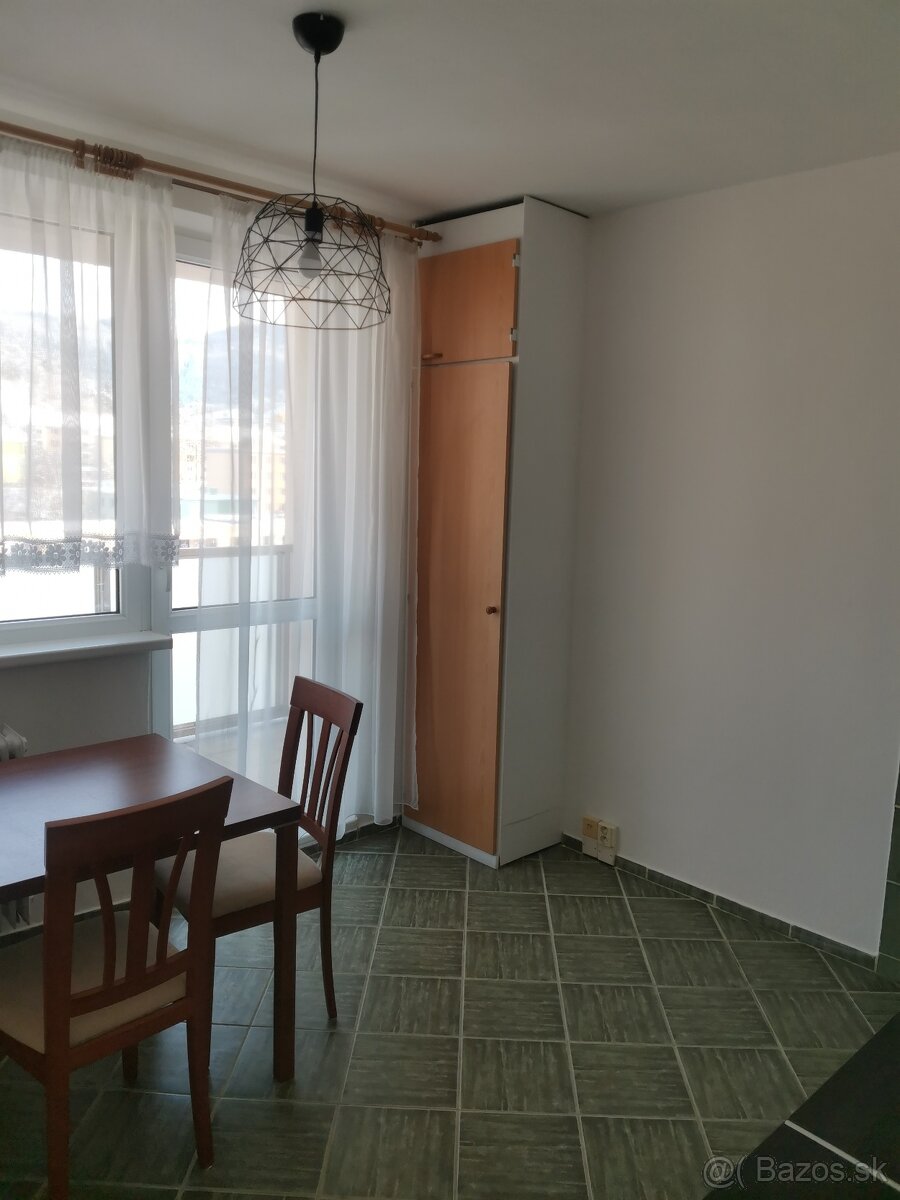 Prenájom 2 izbový byt Krompachy (Lorencova ul,centrum) - 11