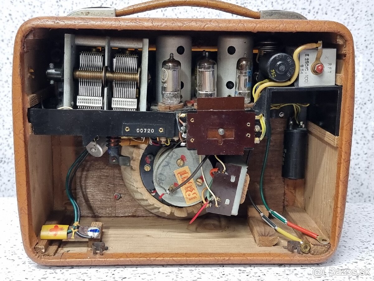 Schaltbild Libelle 4D61 RFT 》KABELKOVÉ STAROŽITNÉ RADIO - 11