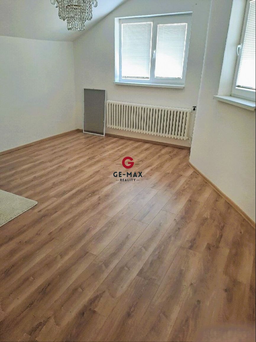 NA PREDAJ: priestranný rodinný dom s dvojgarážou v Kráľovsko - 11