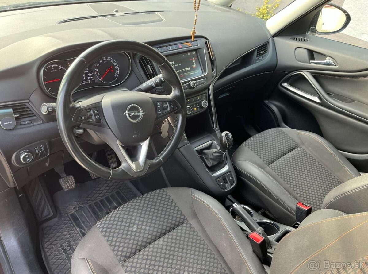 Opel Zafira Tourer 1.4 benzín + LPG - 11