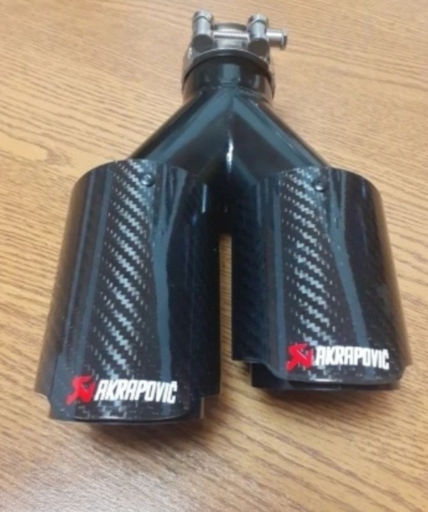 Nerezová koncovka výfuku Carbon dizajn s logom Akrapovič - 11