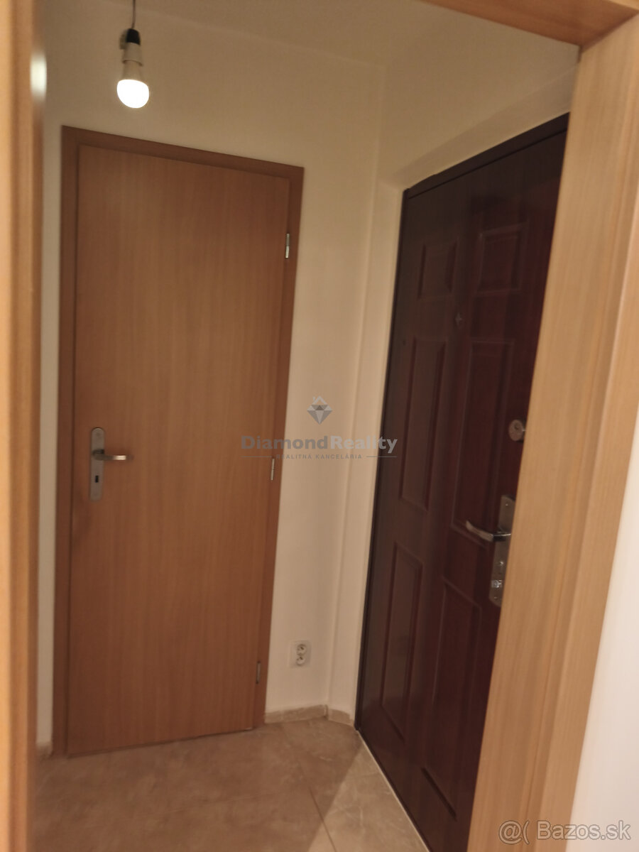 Ponúkame na predaj 2-izbový byt na ulici Rožňavská, KE-Západ - 11