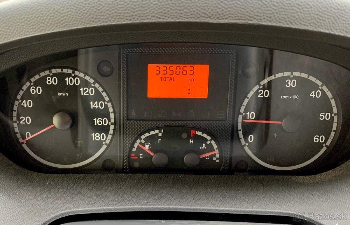 PEUGEOT BOXER 2,2 HDi; 3-miestny - 11