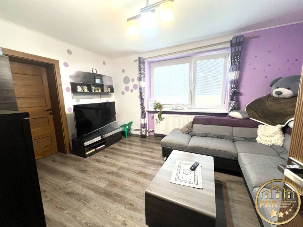 ZNÍŽENÁ CENA Pekný čiastočne prerobený rod.dom, V. Ch - 11