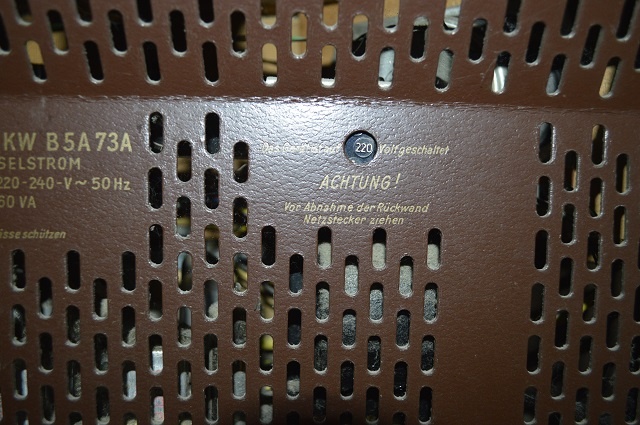 predam velmi pekne starozitne radio PHILIPS - 11