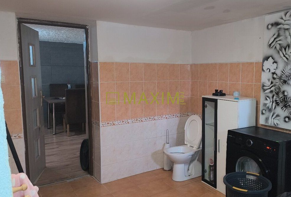 Ponúkam na predaj rodinný dom v obci Ružindol, vhodný na pok - 11